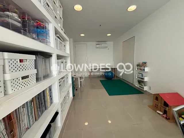 Sala à venda, no bairro Barra da Tijuca em Rio de Janeiro