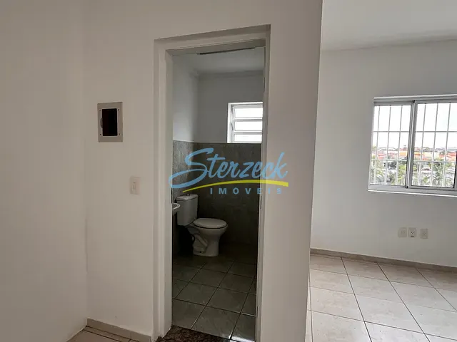 Sala com 48m², para alugar, no bairro Centro em Vinhedo