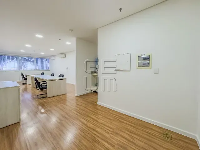 Sala à venda ou para alugar, no bairro Gleba Fazenda Palhano em Londrina