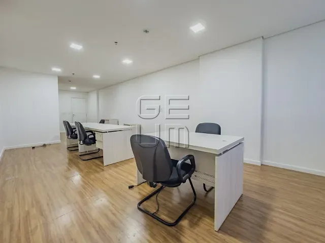 Sala à venda ou para alugar, no bairro Gleba Fazenda Palhano em Londrina