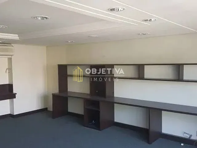 Sala com 42m², à venda, no bairro Rio Branco em Porto Alegre
