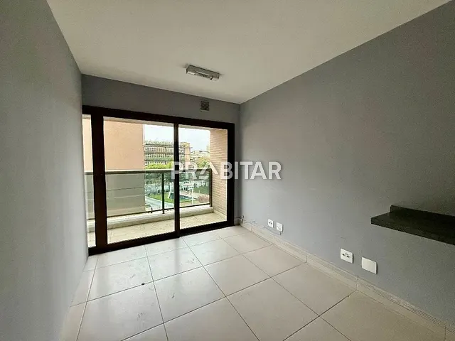Sala à venda, no bairro Alto da Lapa em São Paulo