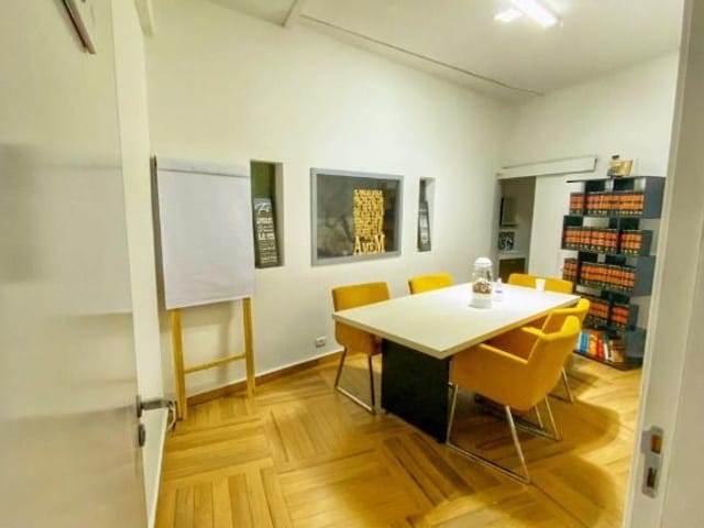 Sala à venda, no bairro Jardim Lambreta em Cotia