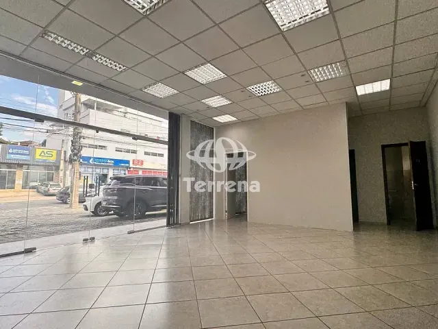 Loja com 90m², para alugar, no bairro Água Verde em Blumenau