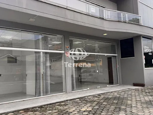Loja com 90m², para alugar, no bairro Água Verde em Blumenau