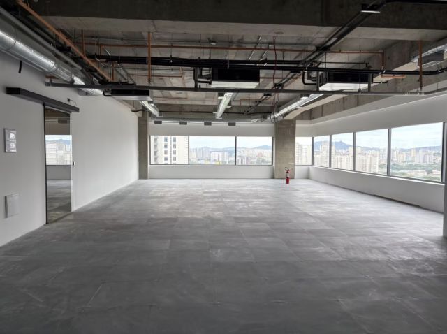 Sala com 221m², para alugar, no bairro Parque Industrial Tomas Edson em São Paulo