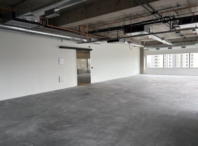 Sala com 221m², para alugar, no bairro Parque Industrial Tomas Edson em São Paulo
