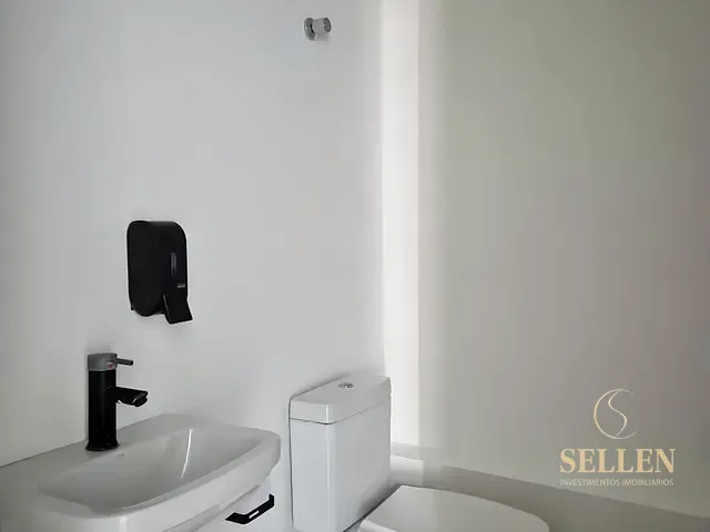 Sala com 81m², para alugar, no bairro Centro em Balneário Camboriú