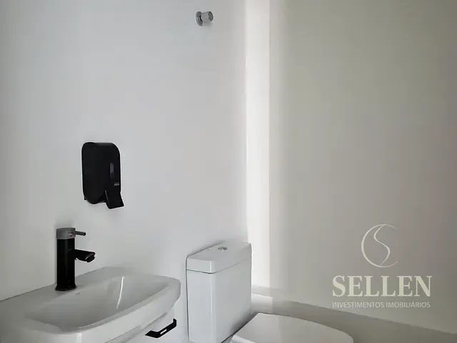 Sala com 81m², para alugar, no bairro Centro em Balneário Camboriú