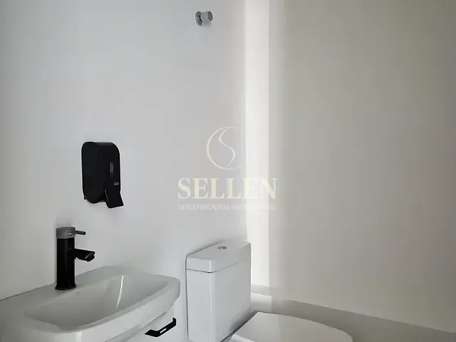 Sala com 81m², para alugar, no bairro Centro em Balneário Camboriú