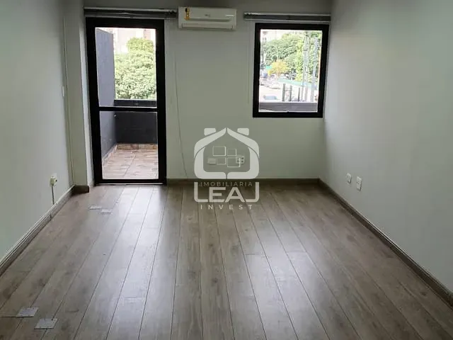 Sala com 40m², à venda ou para alugar, no bairro Jardim Portal I e II em São Paulo