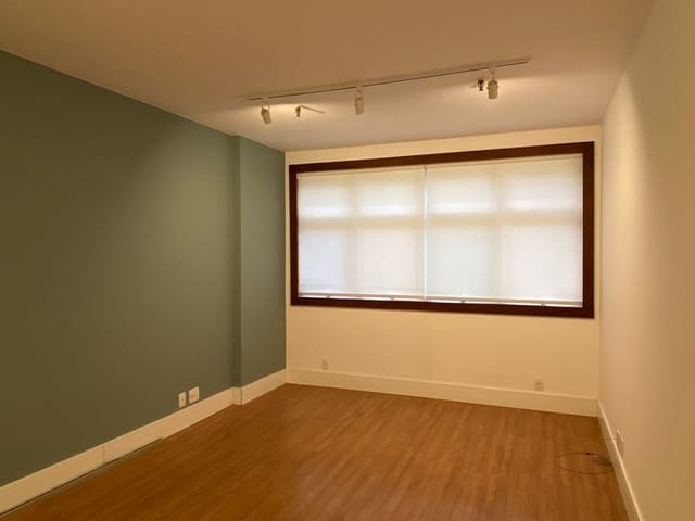 Sala à venda ou para alugar, no bairro Centro em Petrópolis