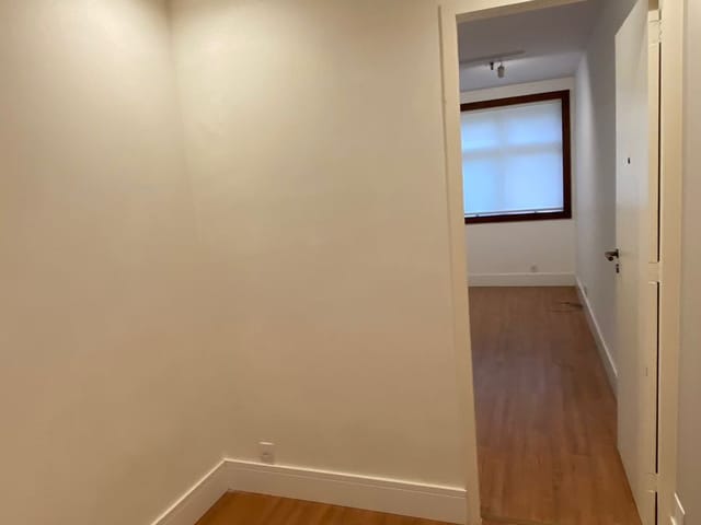 Sala à venda ou para alugar, no bairro Centro em Petrópolis