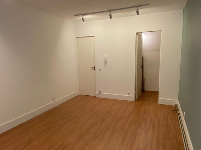 Sala à venda ou para alugar, no bairro Centro em Petrópolis