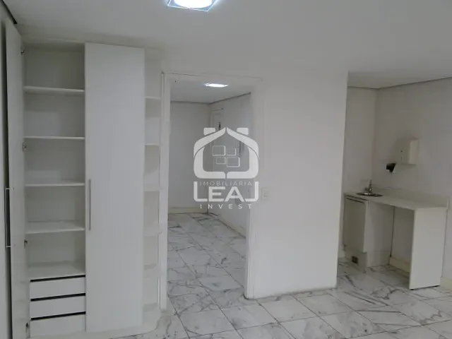 Sala à venda ou para alugar, no bairro Vila Suzana em São Paulo