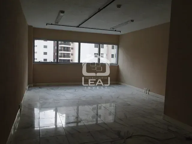 Sala à venda ou para alugar, no bairro Vila Suzana em São Paulo