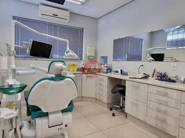 Sala à venda ou para alugar, no bairro Auxiliadora em Porto Alegre