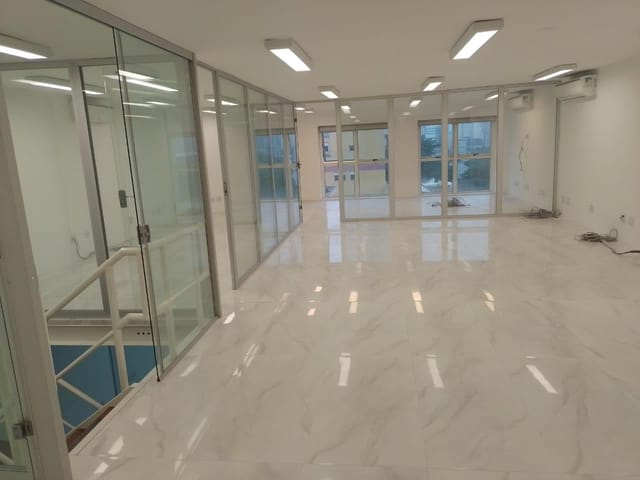 Sala com 240m², à venda, no bairro Vila Tramontano em São Paulo