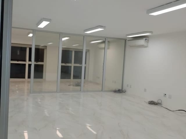 Sala com 240m², à venda, no bairro Vila Tramontano em São Paulo