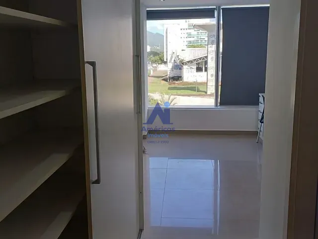 Sala à venda, no bairro Recreio dos Bandeirantes em Rio de Janeiro