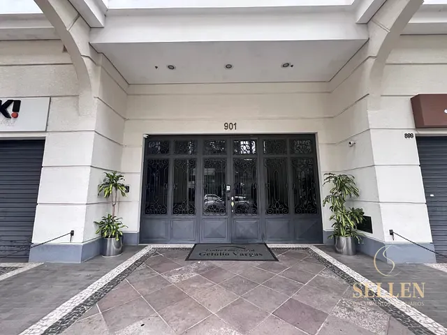 Sala à venda, no bairro Menino Deus em Porto Alegre