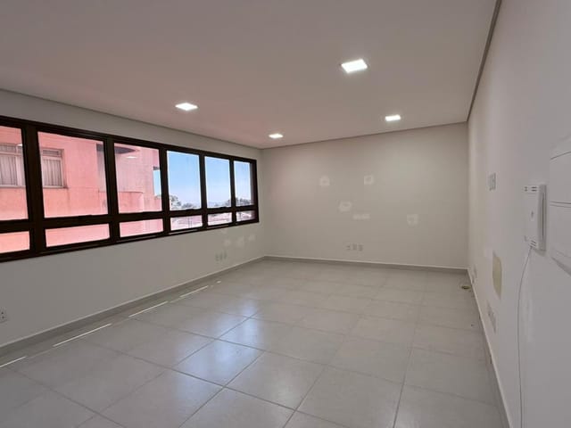 Sala para alugar, no bairro Centro em Cambé
