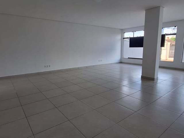 Sala para alugar, no bairro Centro em Cambé