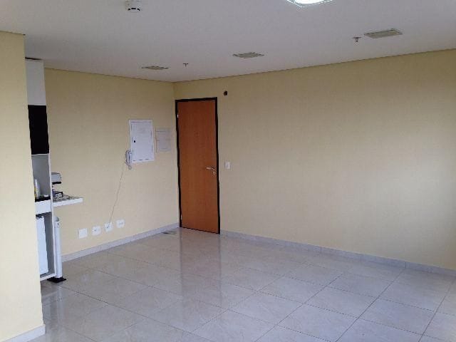 Sala com 32m², à venda, no bairro Penha de França em São Paulo