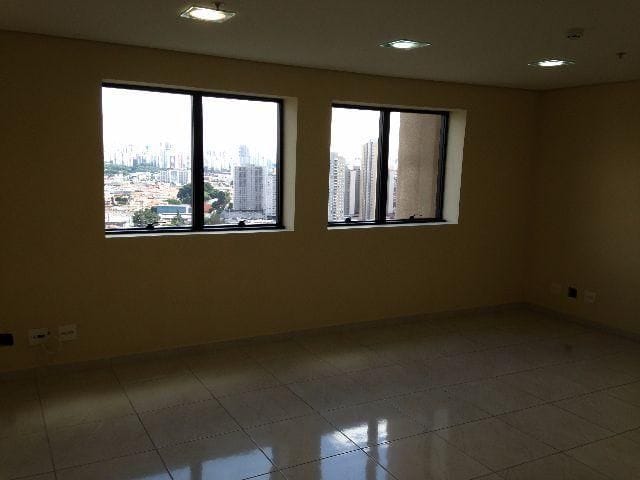 Sala com 32m², à venda, no bairro Penha de França em São Paulo