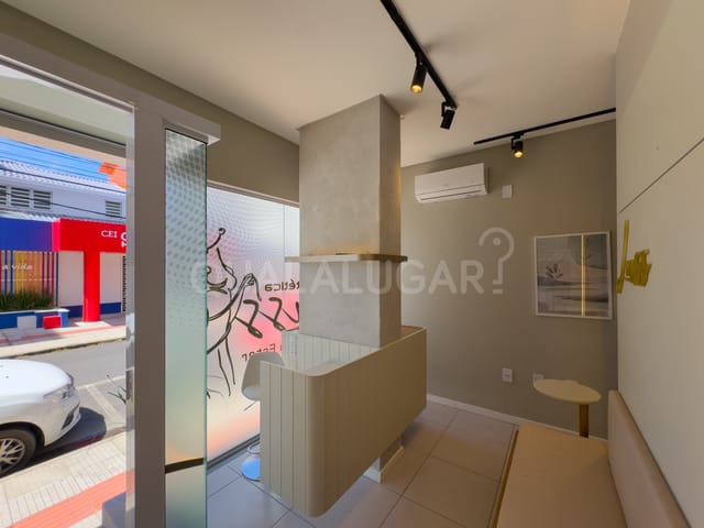 Sala à venda ou para alugar, no bairro Centro em Tubarão
