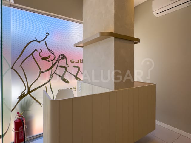 Sala à venda ou para alugar, no bairro Centro em Tubarão