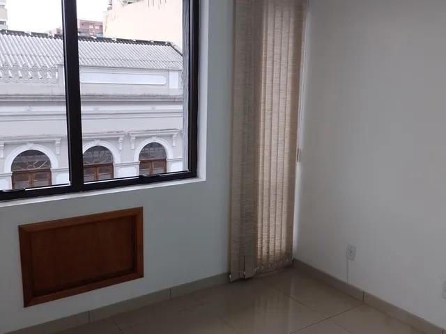 Sala com 28m², à venda, no bairro Centro em Pelotas