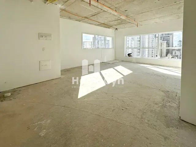 Sala com 83m², para alugar, no bairro Setor Bueno em Goiânia