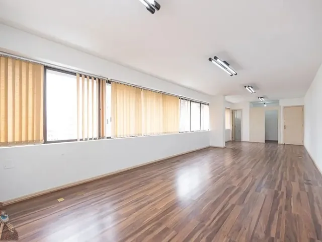 Sala à venda, no bairro Centro em Curitiba
