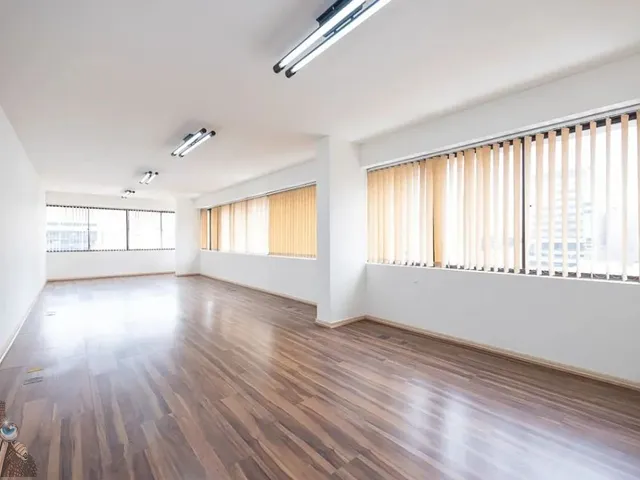 Sala à venda, no bairro Centro em Curitiba