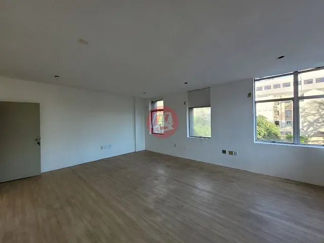 Sala com 53m², para alugar, no bairro Rio Branco em Porto Alegre