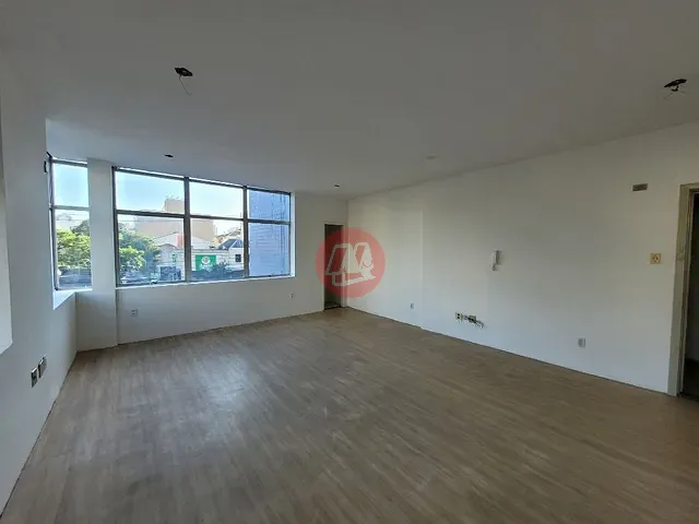 Sala com 53m², para alugar, no bairro Rio Branco em Porto Alegre