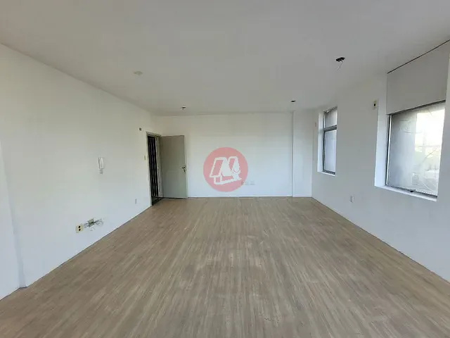Sala com 53m², para alugar, no bairro Rio Branco em Porto Alegre