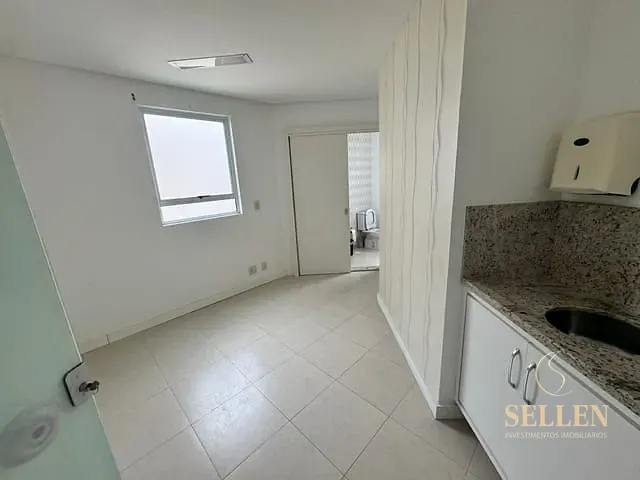 Sala com 14m², para alugar, no bairro Pioneiros em Balneário Camboriú