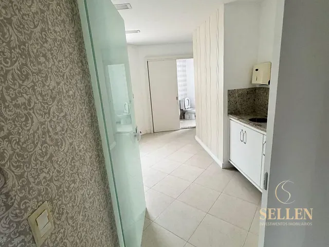 Sala com 14m², para alugar, no bairro Pioneiros em Balneário Camboriú