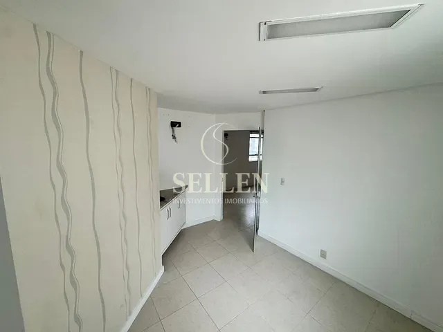 Sala com 14m², para alugar, no bairro Pioneiros em Balneário Camboriú