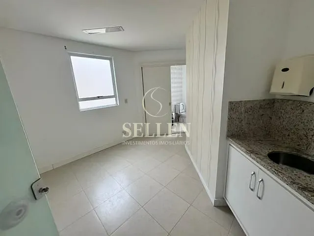 Sala com 14m², para alugar, no bairro Pioneiros em Balneário Camboriú