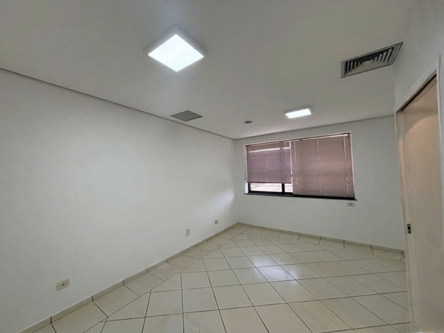 Sala para alugar, no bairro Centro em Cambé