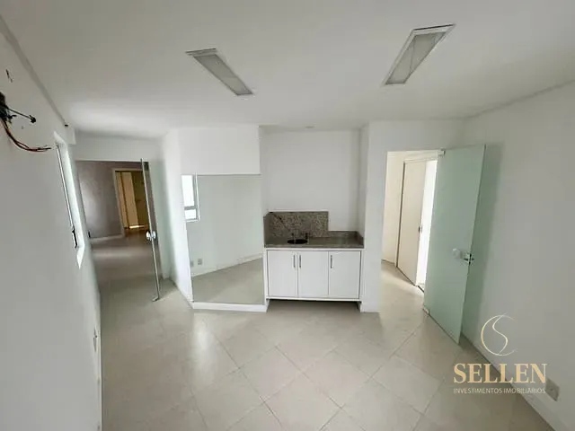 Sala com 15m², para alugar, no bairro Pioneiros em Balneário Camboriú