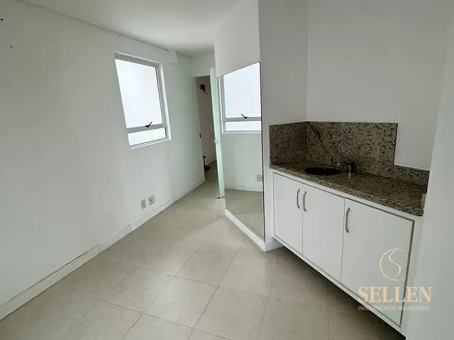 Sala com 15m², para alugar, no bairro Pioneiros em Balneário Camboriú