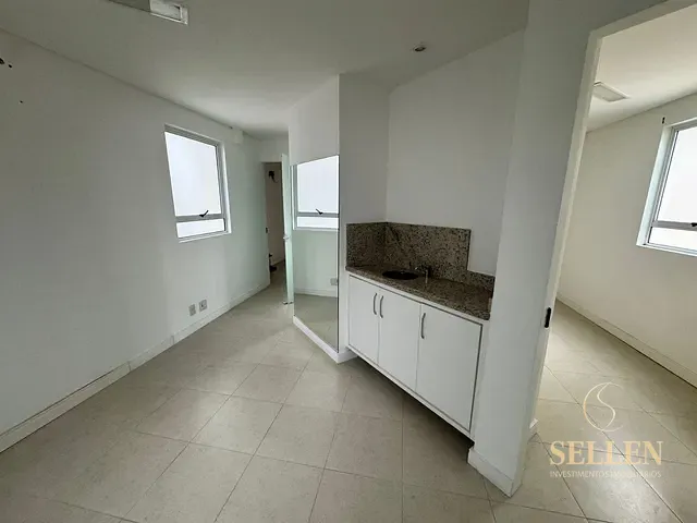 Sala com 15m², para alugar, no bairro Pioneiros em Balneário Camboriú