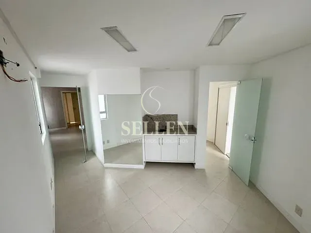 Sala com 15m², para alugar, no bairro Pioneiros em Balneário Camboriú