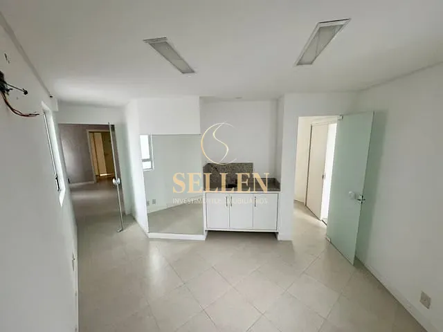 Sala com 15m², para alugar, no bairro Pioneiros em Balneário Camboriú