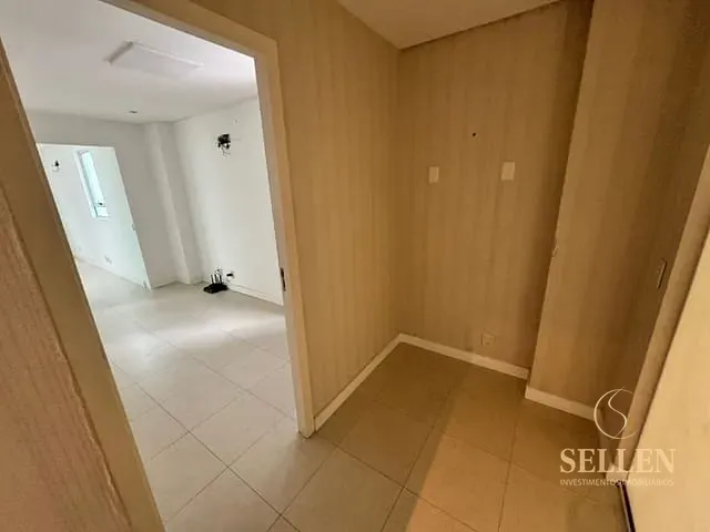 Sala com 13m², para alugar, no bairro Pioneiros em Balneário Camboriú