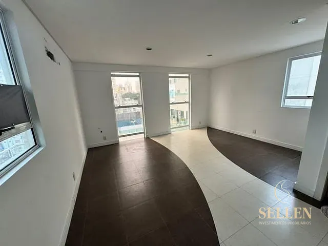 Sala com 10m², para alugar, no bairro Pioneiros em Balneário Camboriú